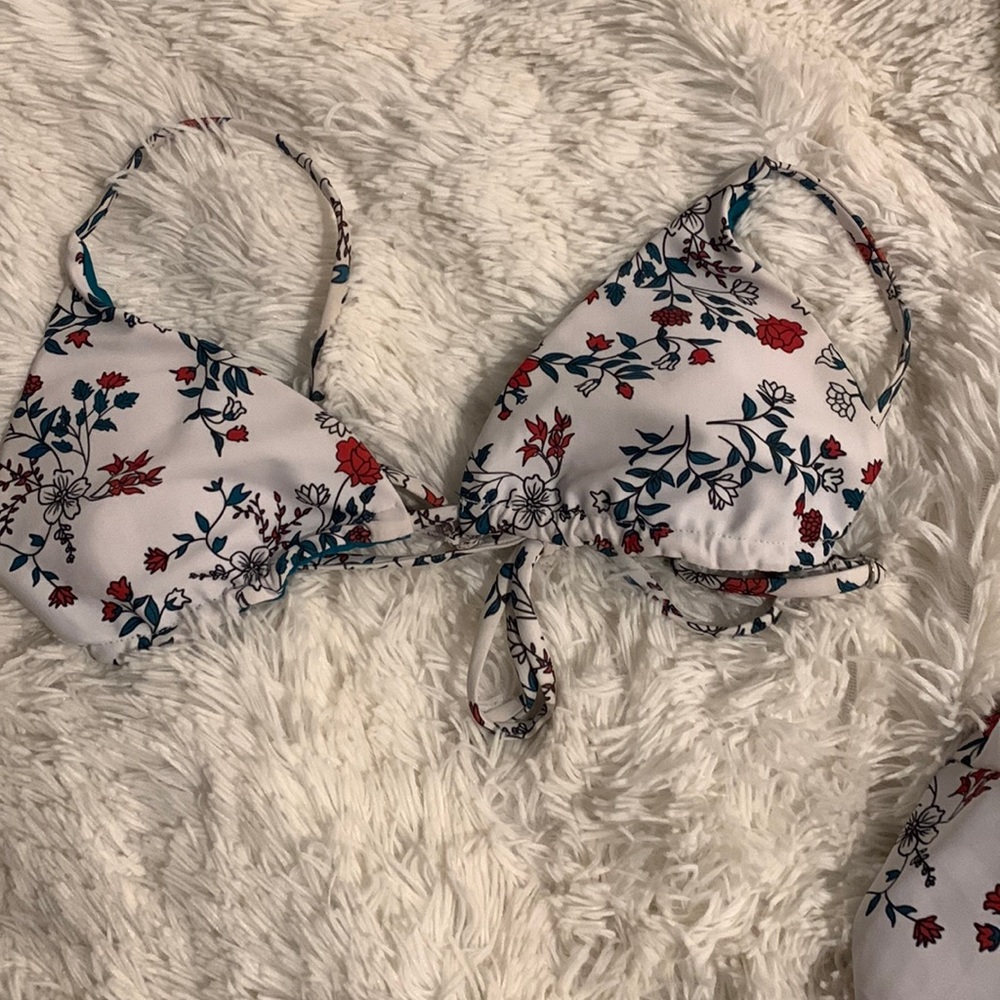 Zaful 3 piece white floral bikini. Size 4.
